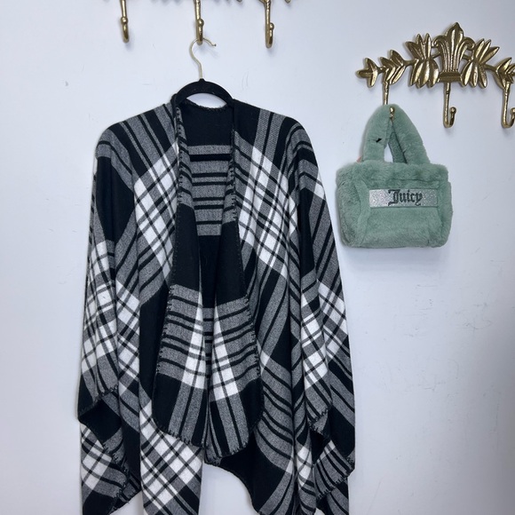 Cabin plaid shawl poncho one size - Picture 5 of 5